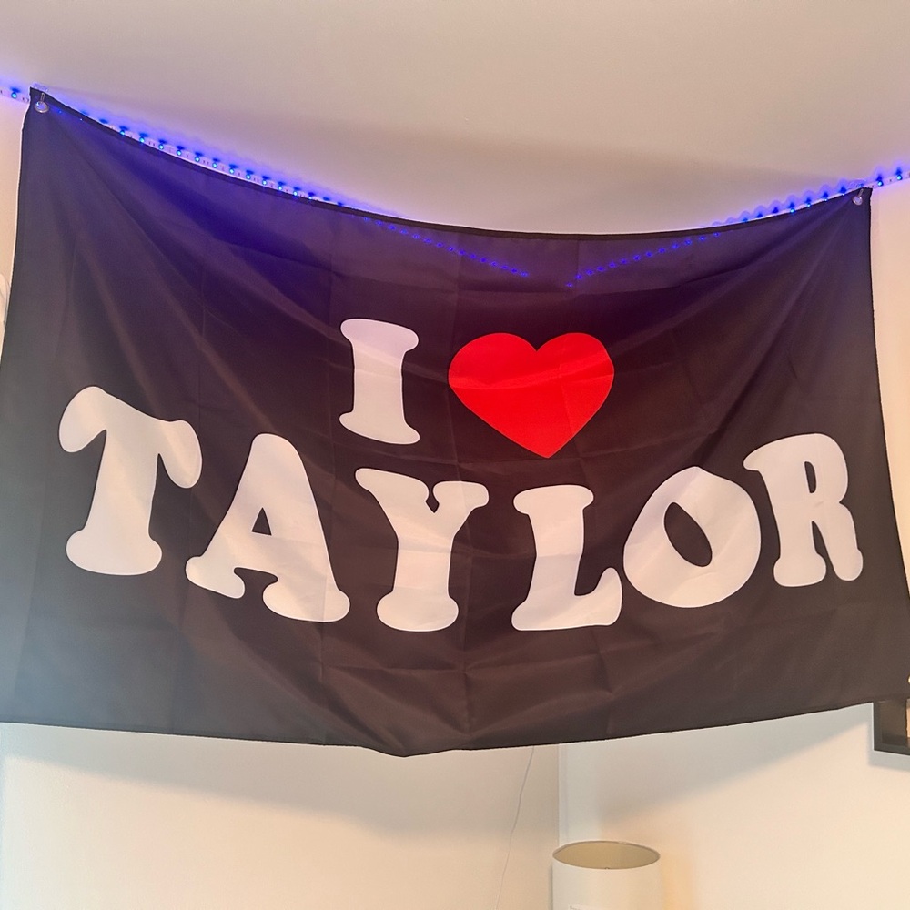 Large “I heart Taylor” Banner/Flag